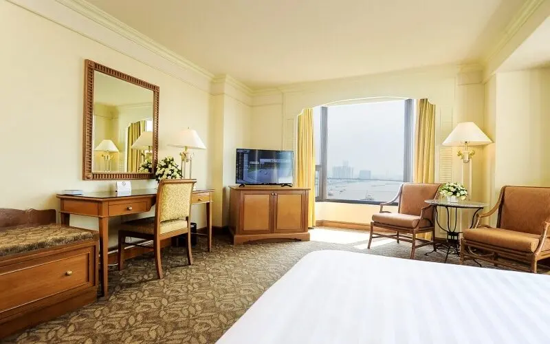 Deluxe Corner River View, 5-star luxury next to Chao Phraya River & Terminal 21 at Rama 3